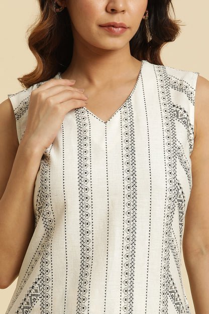 Ecru Printed Kurta & Pants Co-Ord Set With Kantha Detail - View 2