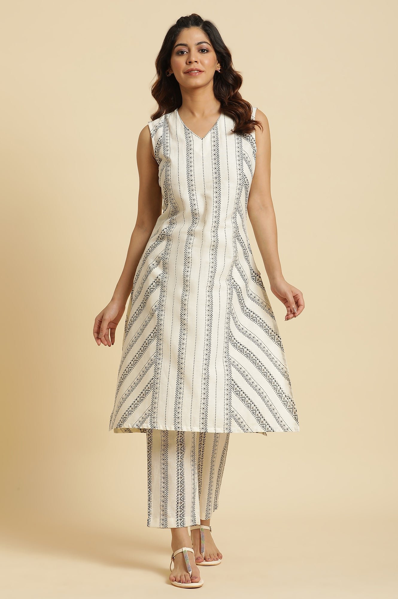 Ecru Printed Kurta & Pants Co-Ord Set With Kantha Detail - View 8